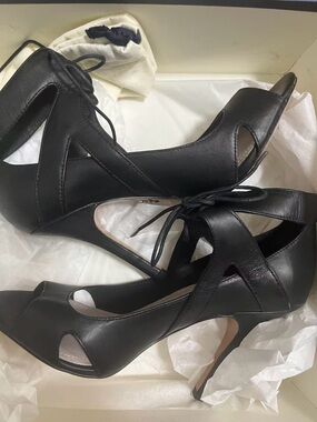 POUR LA VICTOIRE Women’s Black Lace-Up Peep Toe Heels